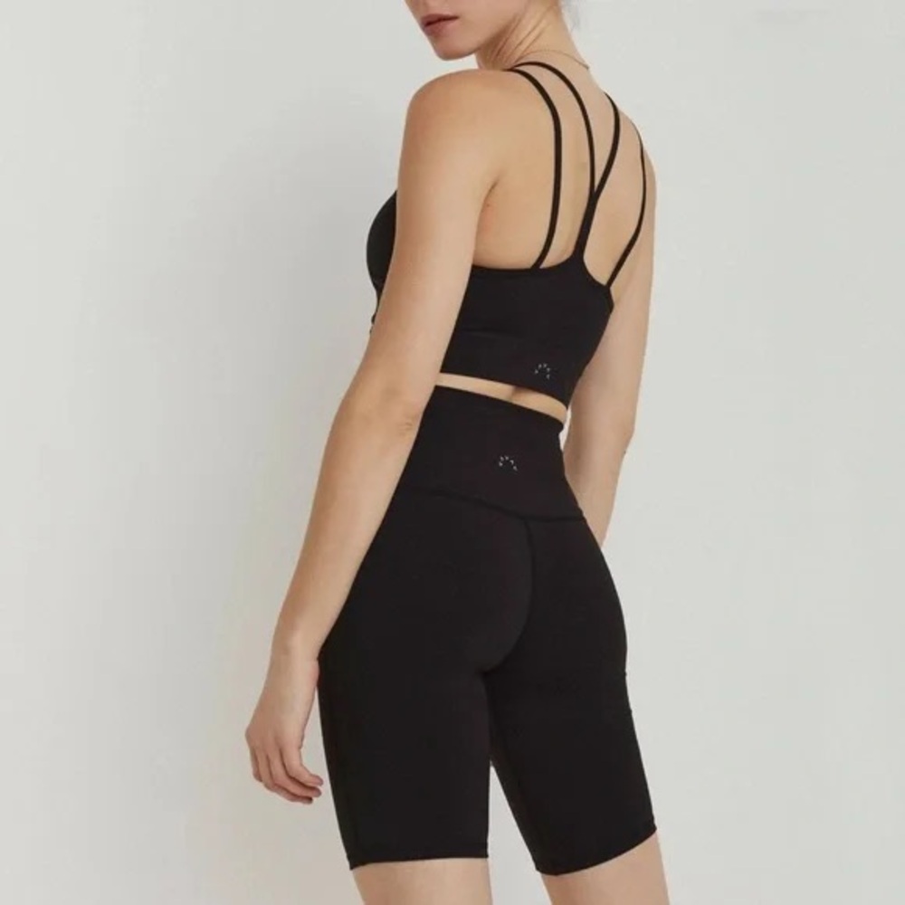 Varley Lets Go Black Biker Shorts with Pockets - Picture 6 of 7